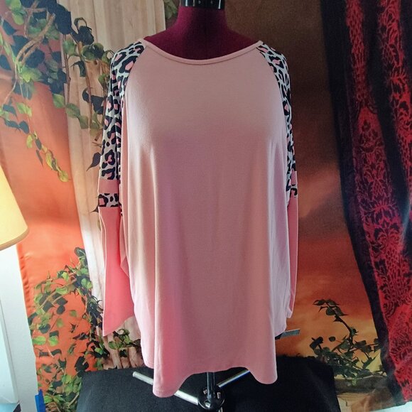 EUC: TIYOMI Plus Sze. 3XL Pink Leopard Print Raglan Tunic Top - Picture 1 of 4